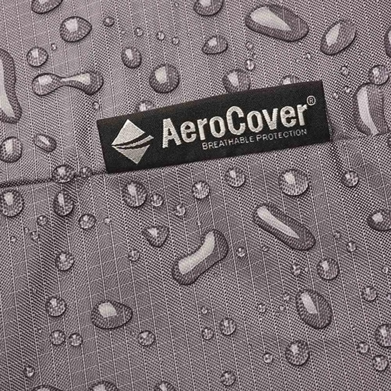 Detailaufnahme: Aerocover Schutzhülle für Ampelschirm, wasserabweisend mit Wassertropfen.