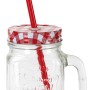 Trinkglas 500ml mit Henkel, rot-weiß kariertem Deckel und rotem Trinkhalm.