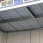 Innenansicht Duramax Metallgerätehaus Pent Roof Eco 6x4, anthrazitfarben, mit Pultdach und Metallkonstruktion.