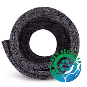 Gerollte, schwarze KARAT Antivibrationsmatte/Schallschutzmatte aus recyceltem Gummigranulat.