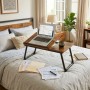 Relaxdays Laptoptisch aus Stahl/MDF, schwarz-braun, neigbar, mit Laptop auf Bett. Ideal für Homeoffice.