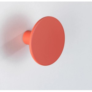 Wandhaken Melle Coral von Wenko, runder Handtuchhalter aus Polyresin, korallefarben.