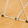 Detailansicht des Aluminium-Gestells vom LUX Multifunktionstisch.