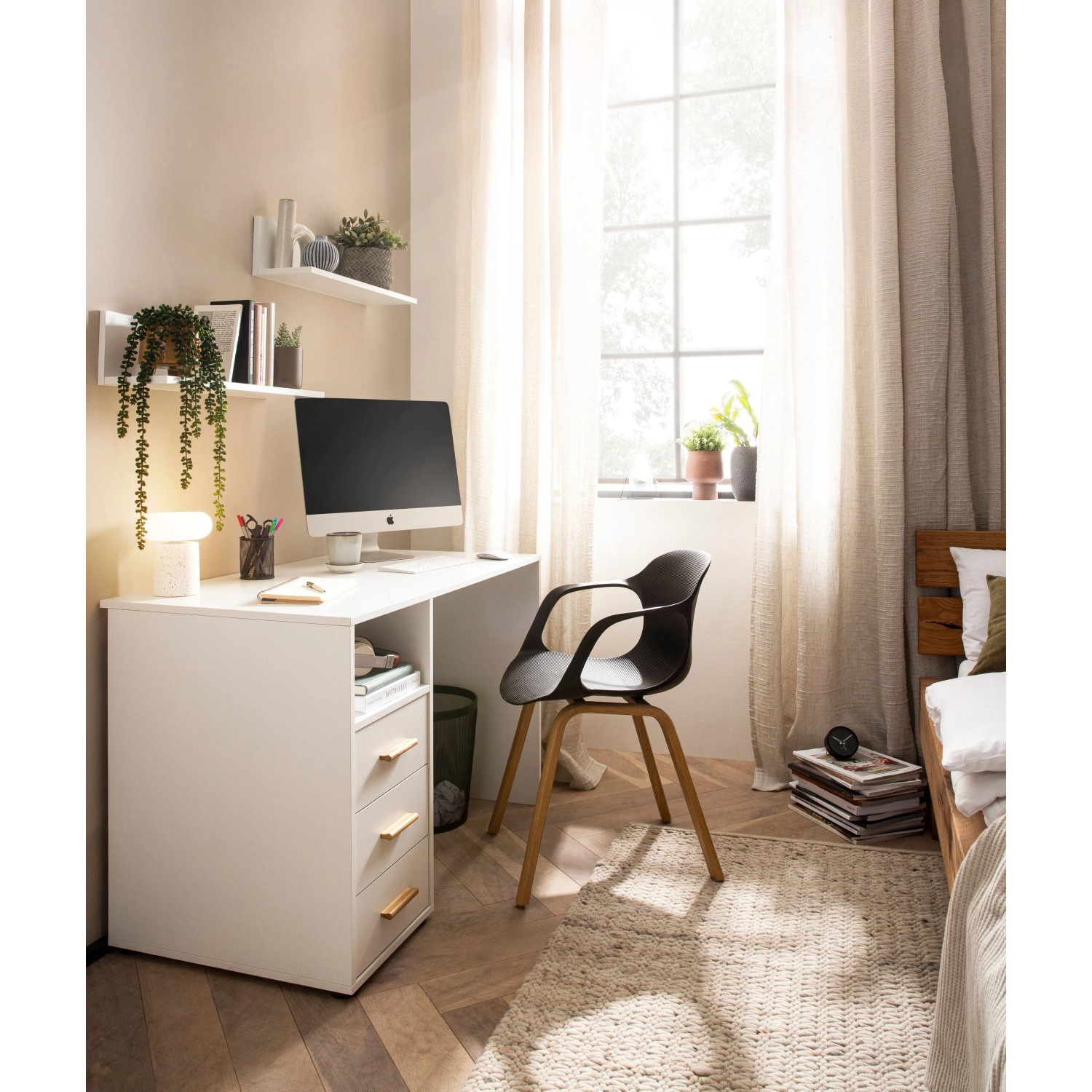 Schildmeyer Regal-Set Torge, 2 weiße Wandregale im modernen Homeoffice Ambiente.