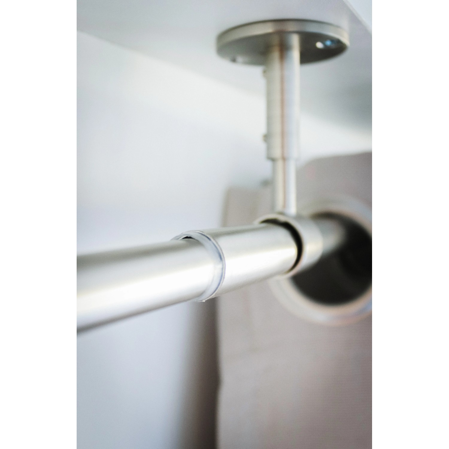 Mydeco Gardinenstange Komplettset, ausziehbar, Edelstahl-Optik, Montage an Wand oder Decke.