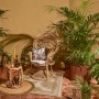 Safari Lodge Teelichthalter aus Glas, braun mit Muster, auf Tisch mit Kerze und Deko.