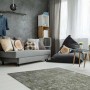 Olivgrüner Kurzflor Teppich im Vintage-Design (160x230 cm) im Wohnzimmer.