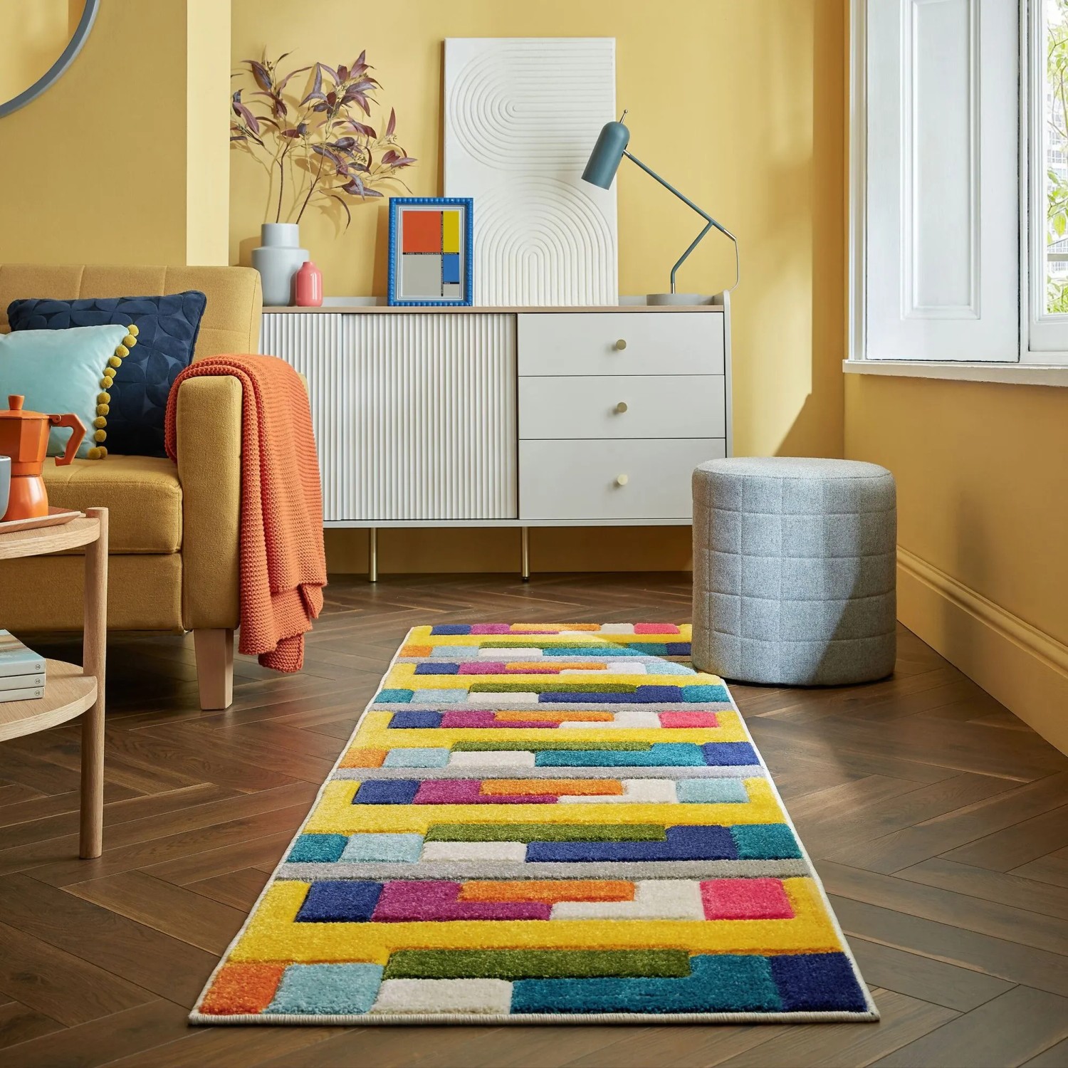 Flair Rugs Kinderteppich Mambo Läufer, mehrfarbig mit geometrischen Blöcken, 66x230 cm, auf Holzboden.