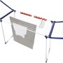 Leifheit Wäscheständer Pegasus Maxx Blau mit Wäsche und Kleinteilehaltern.