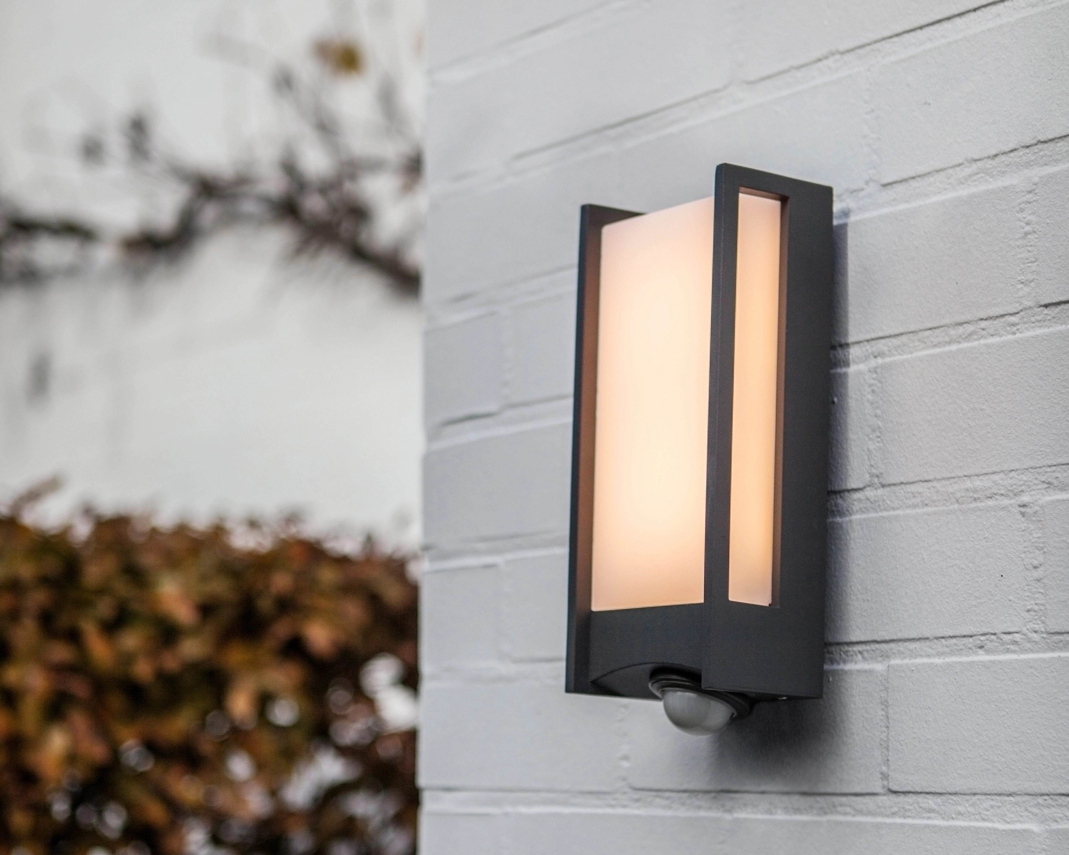 LED-Außenwandleuchte OBI mit Bewegungsmelder bei Lutec Qubo kaufen