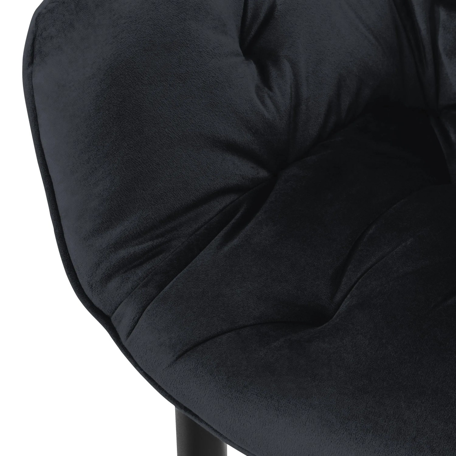 Detailaufnahme: Schwarzer ML-Design Esszimmerstuhl mit Samtbezug und gesteppter Rückenlehne.