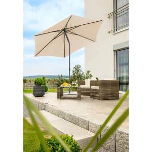 Naturfarbener Schneider Marktschirm mit Push-Up Mechanik auf Terrasse mit Gartenmöbeln.