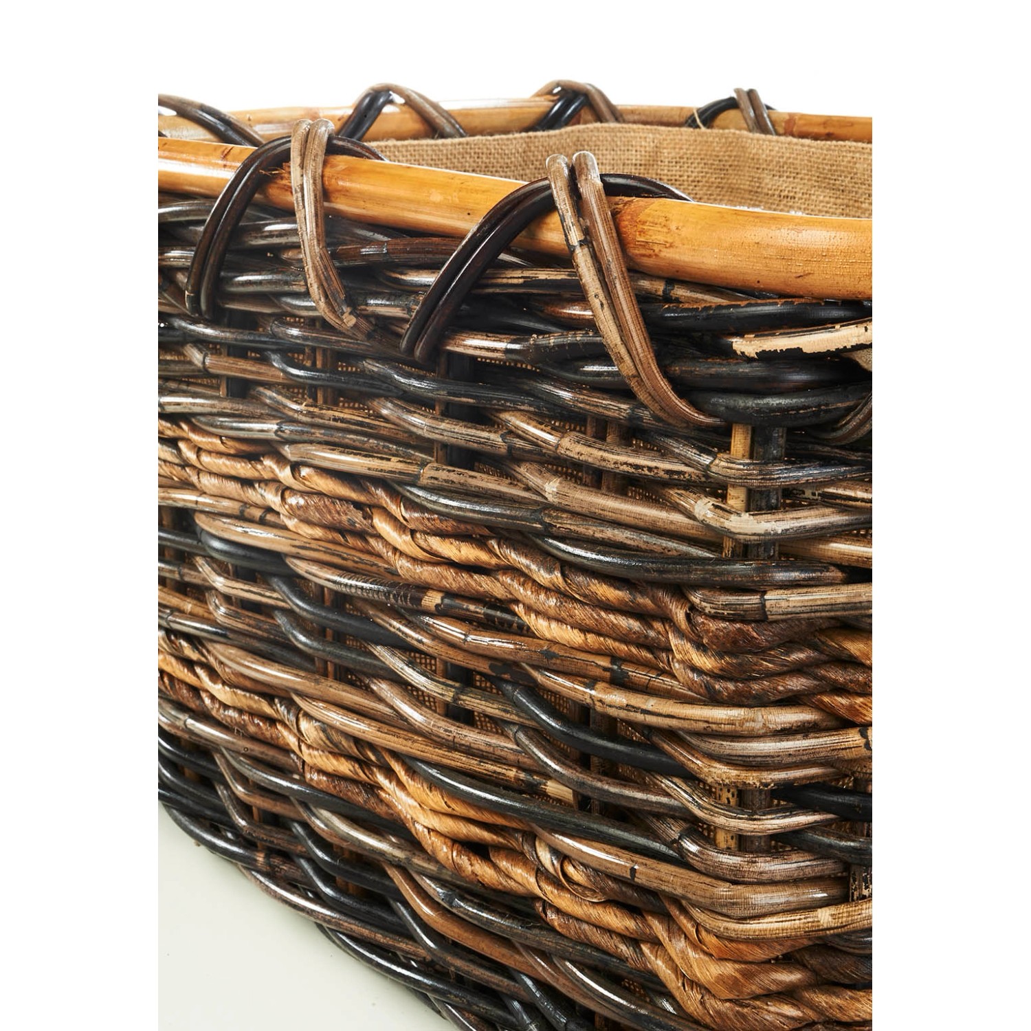 Eckige Kobolo Holztrage aus Rattan und Bananenblatt mit Jutestoff für Kaminholz.