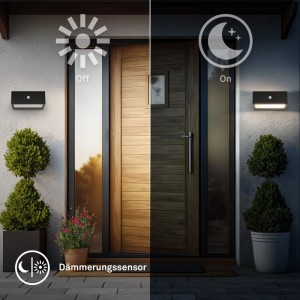 Schwarze Brilo Outdoor LED-Wandleuchte DOGU mit Dämmerungssensor, tagsüber aus, nachts warmweiß leuchtend am Eingang.