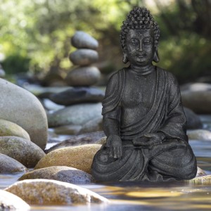 Dunkelgraue Relaxdays Buddha Figur aus Polyresin, wetterfest und frostsicher, 40 cm hoch.