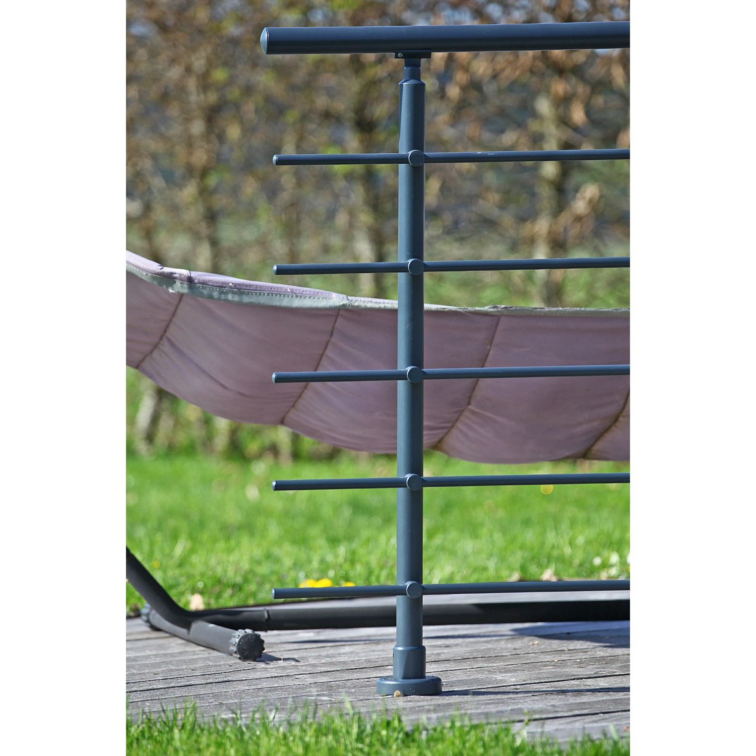 Dieda Geländerset aus Aluminium in Anthrazit mit waagerechten Rundstäben.