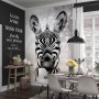 Fototapete Zooom Cool Zebra von Erismann im Esszimmer mit Esstisch und Stühlen.