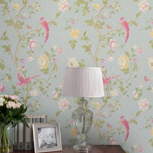 Laura Ashley Vliestapete Summer Palace Duck Egg mit Vogel- und Blumenmuster.