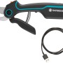 Gardena Assistcut Gartenschere, akkubetrieben, mit USB-Ladekabel. Ideal für präzise Schnitte im Garten.