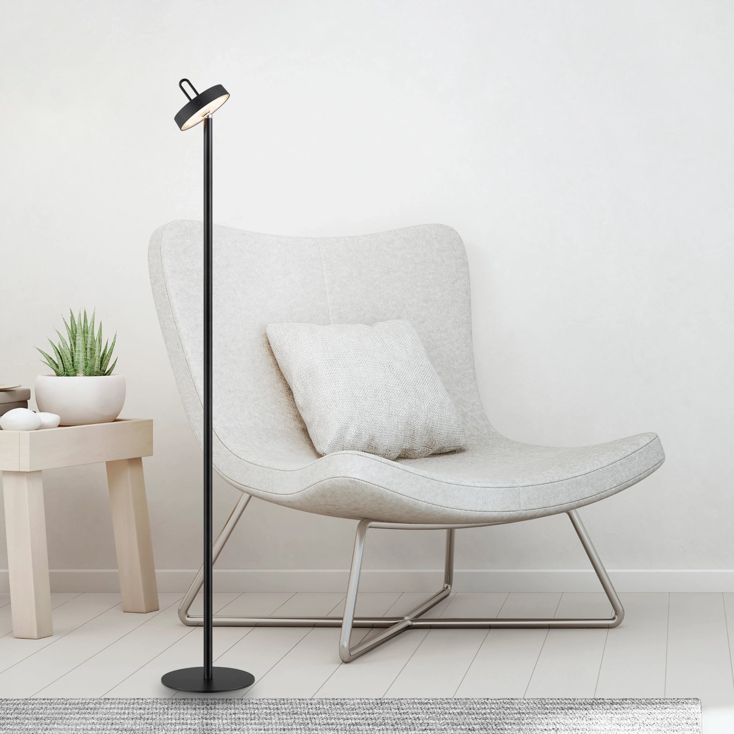 Schwarze LED Akku Stehleuchte Amag, 125cm, dimmbar, für Innen- und Außenbereich.