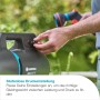 Gardena Akku-Gartenpumpe 3000 Silent 18 V: Hand stellt Druck ein. Elektro-Pumpe für Gartenbewässerung.