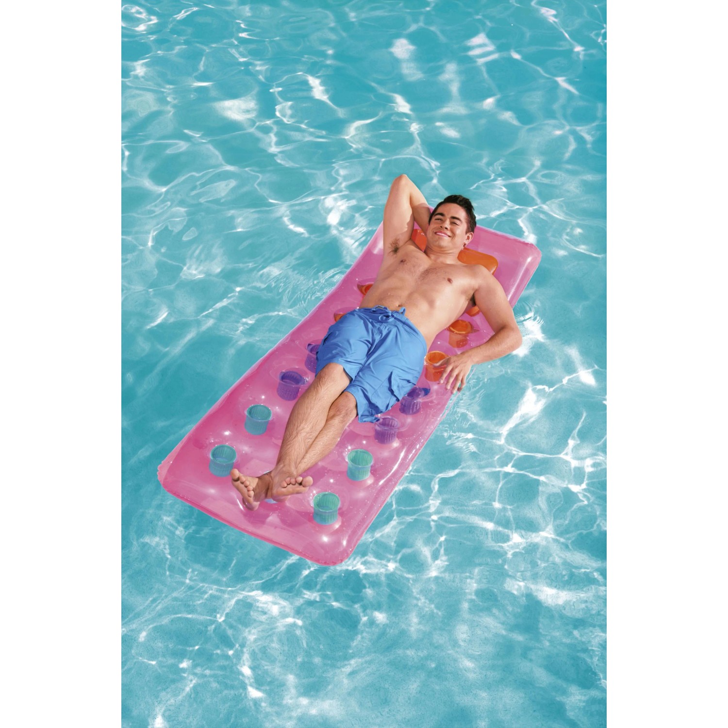 Bestway Luftmatratze, rosa, mit Fenster und Mann im Wasser. Ideal zum Baden und Planschen.