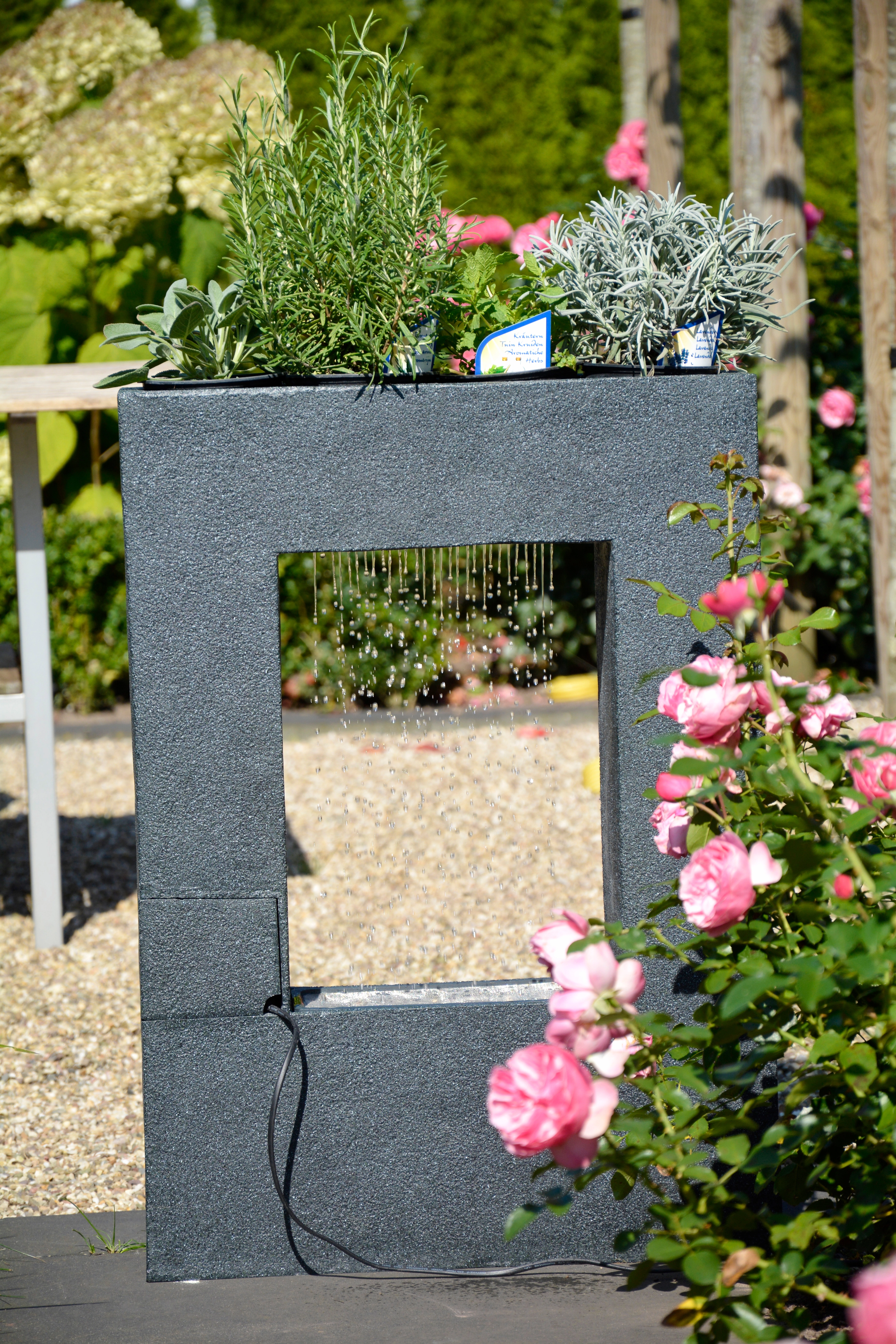 Großer Design-Gartenbrunnen mit Pflanzen-Option 54,5 cm x 19 cm x 76 cm  kaufen bei OBI