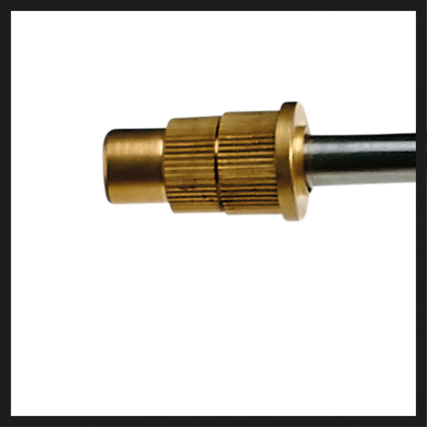 Detailaufnahme der Messingdüse des Einhell Akku-Drucksprühgeräts GE-WS 18/35 Li-Solo.