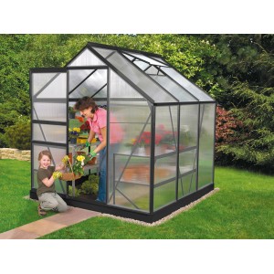 Schwarzes Vitavia Gewächshaus Venus 2500 mit Mutter und Kind beim Bepflanzen.