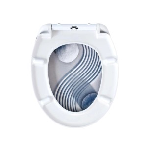 Weißer Duroplast WC-Sitz mit Absenk-Automatik, geöffnet. Innenansicht des Deckels mit blau-grauem 3D-Wellenmuster.