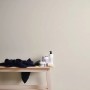 Uni Vliestapete in Weiß mit Glitzer-Effekt von PROFHOME, geeignet für Wohnräume.