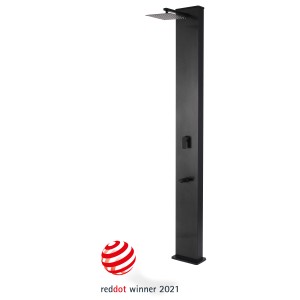 Rechteckige, schwarze Solardusche Straight Line mit Duschkopf und Armaturen.