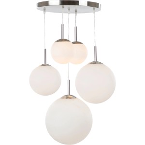 Moderne Globo Pendelleuchte Balla mit fünf opal-satinierten Glaskugeln und Nickel mattem Finish.