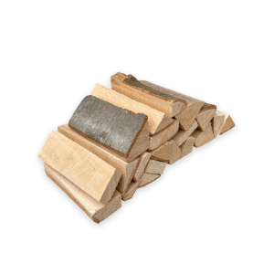 Gestapeltes PINI Mini Brennholz aus Buche, ca. 15 cm lange Scheite, ideal für Pizzaöfen, Grills und Kamine.