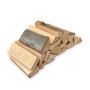 Gestapeltes PINI Mini Brennholz aus Buche, ca. 15 cm lange Scheite, ideal für Pizzaöfen, Grills und Kamine.