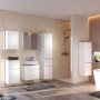 Modernes Badezimmer mit weißem Held Möbel Bad-Midischrank Verona (40 cm) und weiteren Badmöbeln.