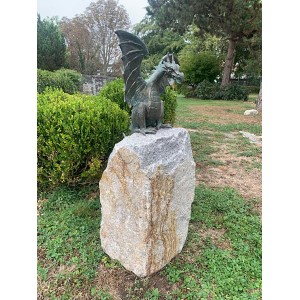 Bronze-Drachenskulptur auf Findling, Gartendeko von Rottenecker.