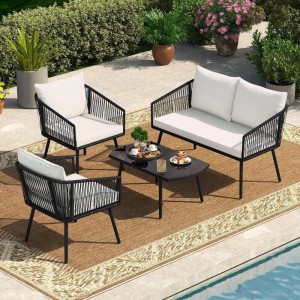 Costway Rattan Gartenmöbel-Set mit Tisch, Loveseat und zwei Stühlen mit hellen Kissen.