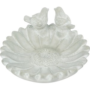 Zementgraue Vogeltränke im Blumendesign mit zwei Vogel-Figuren als Gartendekoration.