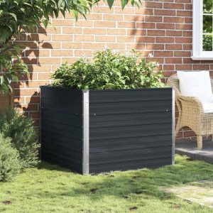 Anthrazitfarbenes Hochbeet aus verzinktem Stahl (100x100x77cm) mit Bepflanzung im Garten.