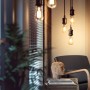 Philips Hue Filament Leuchtmittel E27 ST72, warmweißes Licht im Vintage-Look.