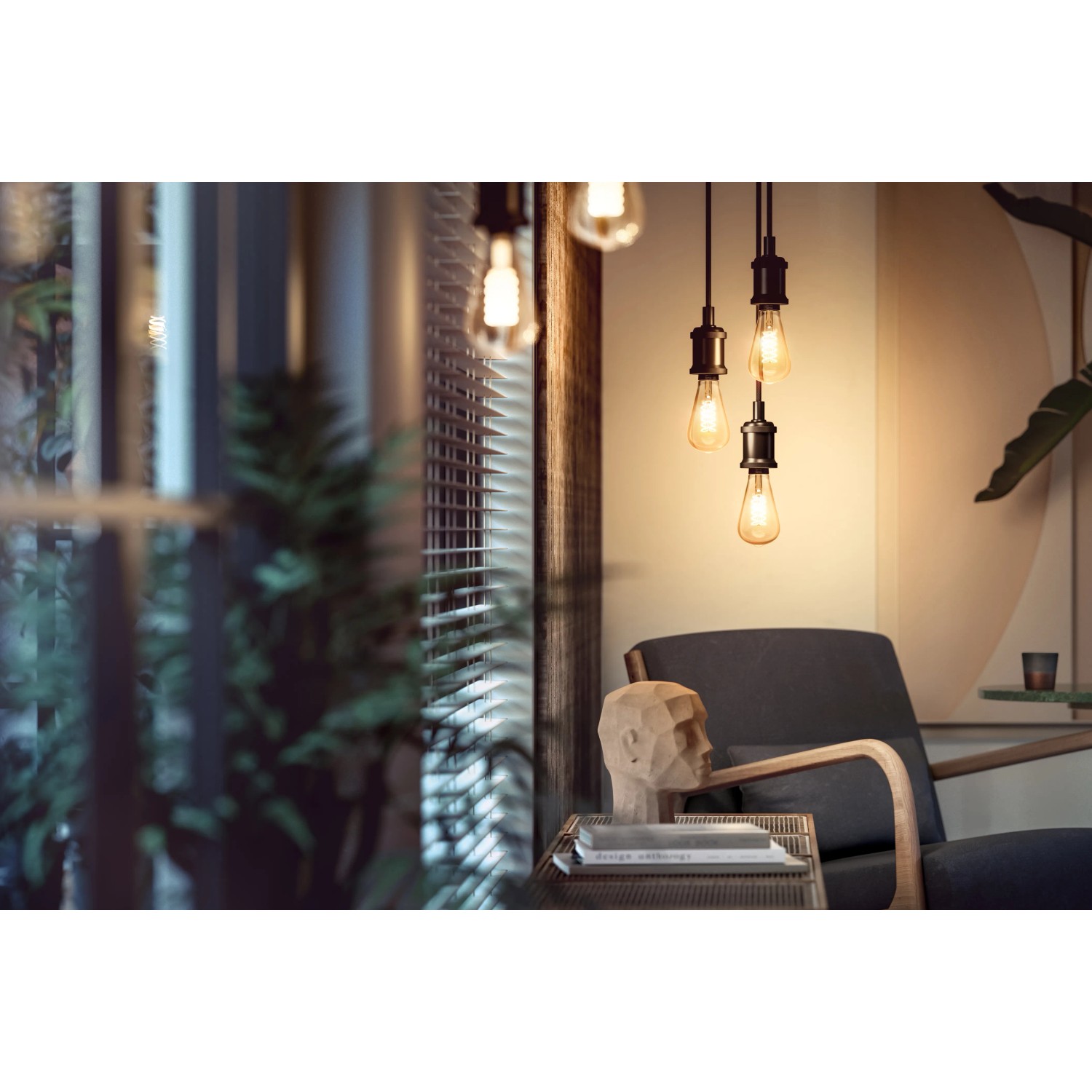 Philips Hue Filament Leuchtmittel E27 ST72, warmweißes Licht im Vintage-Look.