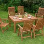 7-teiliges Gartenmöbel-Set Comondoro aus braunem Eukalyptusholz mit 6 Stühlen und 1 Tisch.