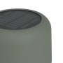 Detailaufnahme der grünen EGLO ROCCANOVA-L Solar Stehleuchte mit Solarpanel.