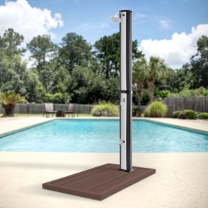 ML-Design Solardusche 35L in Silber-Schwarz mit Fußdusche und Bodenplatte vor Pool.