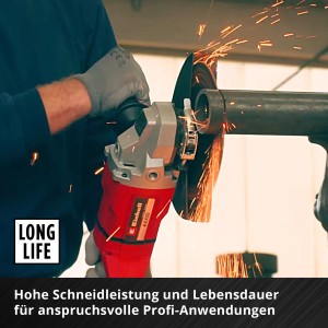 Einhell Trennscheibe Ø 230 mm schneidet Metallrohr mit Winkelschleifer. Funkenflug bei präziser Metallbearbeitung.