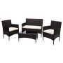 Braune 4-teilige Poly-Rattan Lounge-Garnitur mit creme-farbenen Kissen und Tisch mit Glasplatte.
