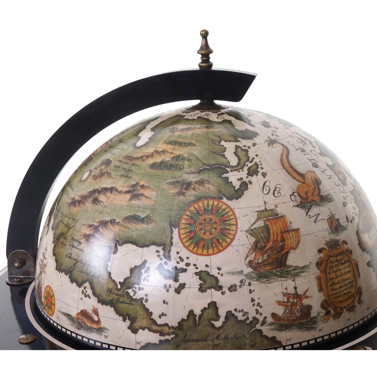 Detailansicht der MCW Globusbar A78 Rollbar mit antiker Weltkarte und Gemälden.