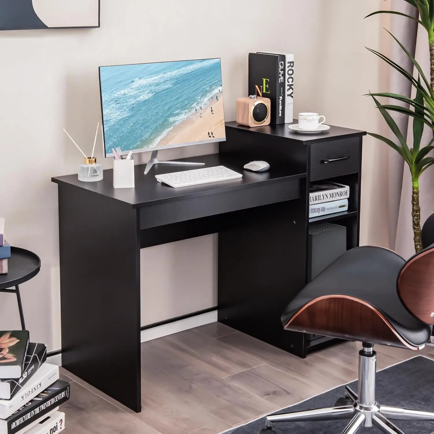 Schwarzer Costway Schreibtisch aus Holz mit Schublade und Ablage, 104x50x82 cm.