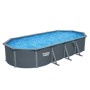 Ovaler Bestway Hydrium Stahlwandpool in Holzoptik (grau), gefüllt mit Wasser.